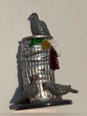 Homies Trash Can Barb Wire Pigeons Figure